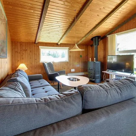 Alaia - 1km From The Sea By Interhome Nyaraló
